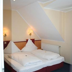 Zimmer mit Kingsize-Bett